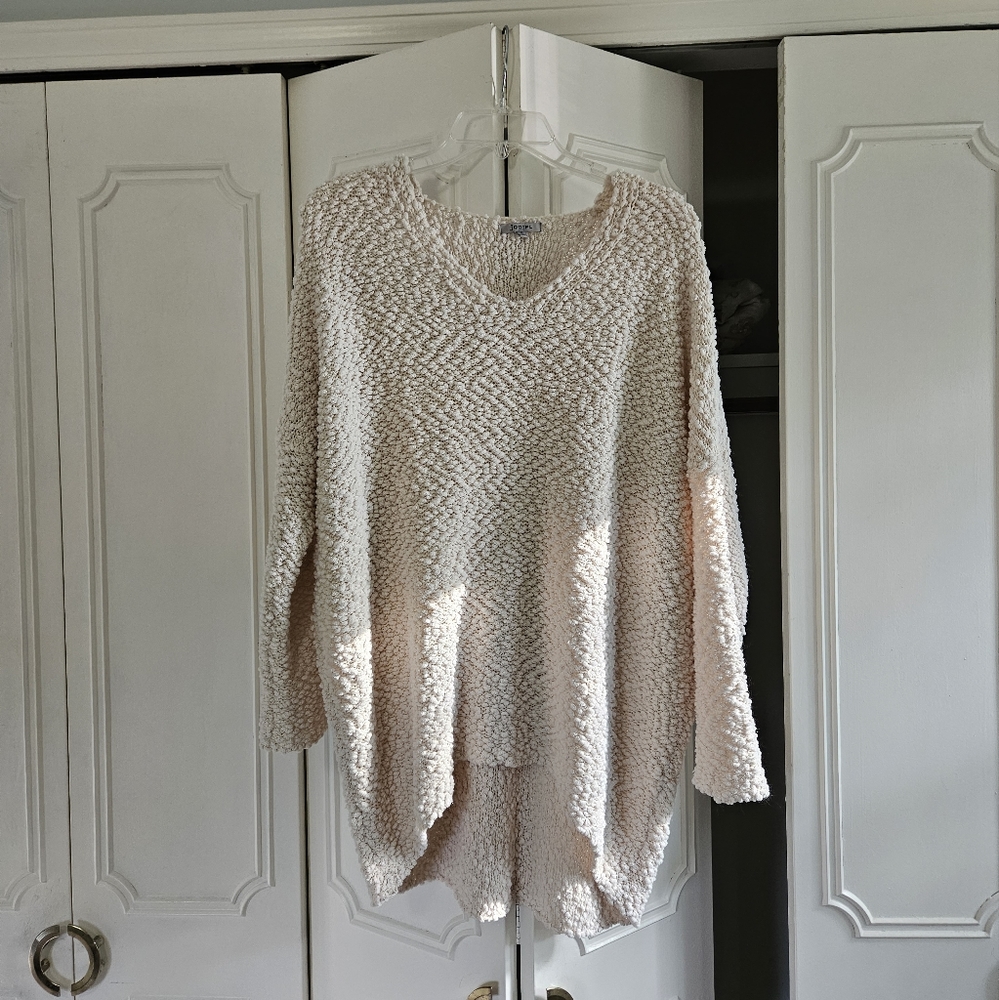 Popcorn knit V neck sweater